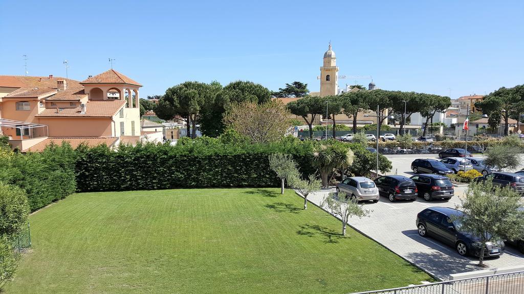 Riviera Palace Residence ロアーノ エクステリア 写真